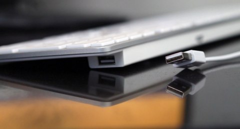 Matias Klawiatura aluminiowa Mac podświetlana RGB srebrna