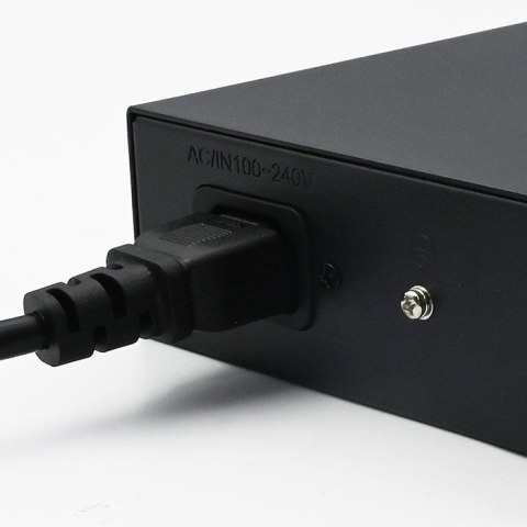 Qoltec Przełącznik sieciowy SWITCH Gigabit Ethernet PoE | 16x RJ45 | 2x RJ45 Uplink | 2x SFP | 1000 Mb/s